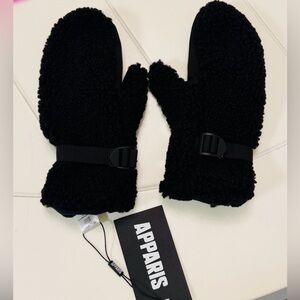 Apparis Cozy Black Faux Shearlig Mittens